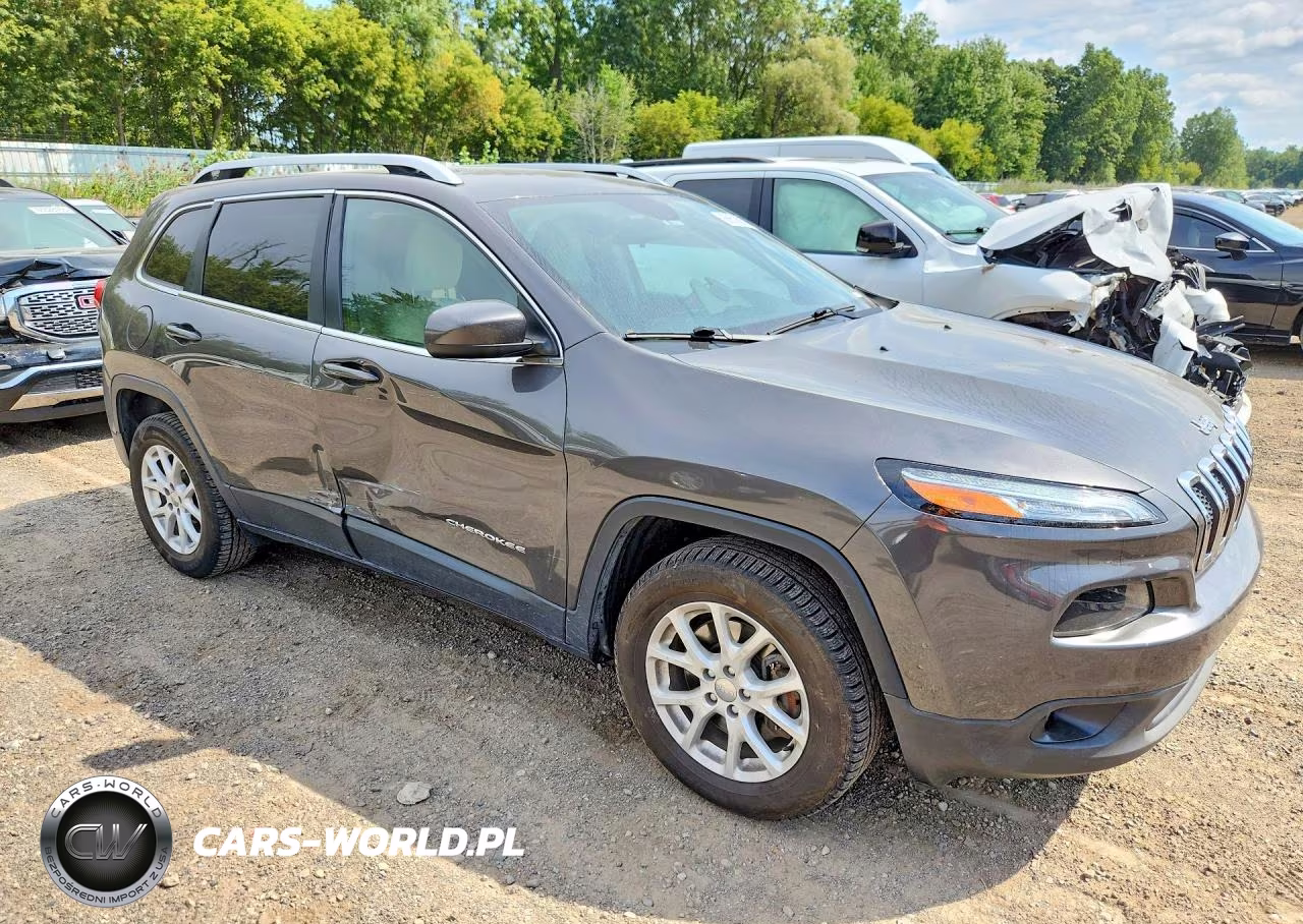 2017 Jeep Cherokee Latitude VIN:1C4PJMCB4HW563724 - 4