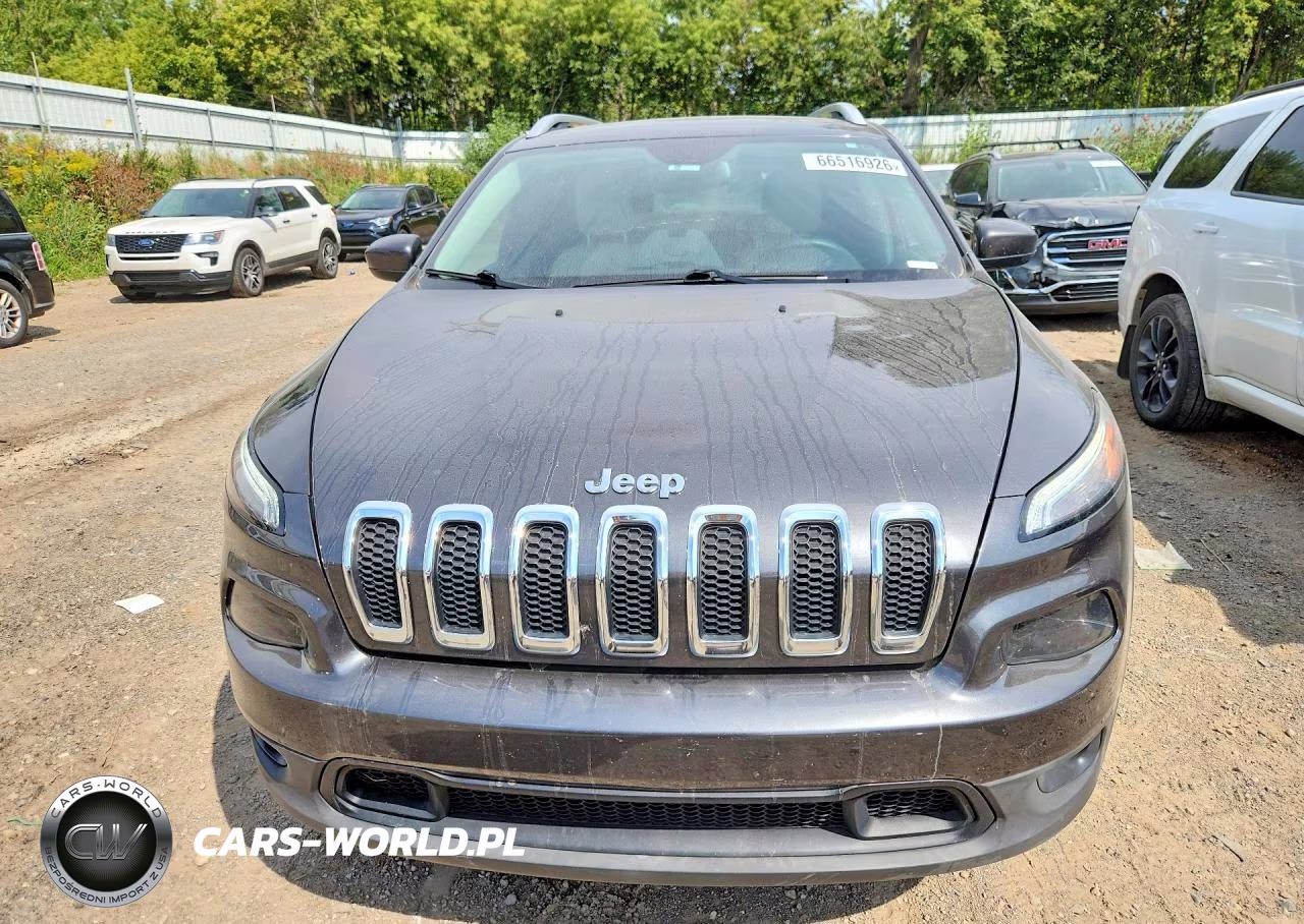 2017 Jeep Cherokee Latitude VIN:1C4PJMCB4HW563724 - 5
