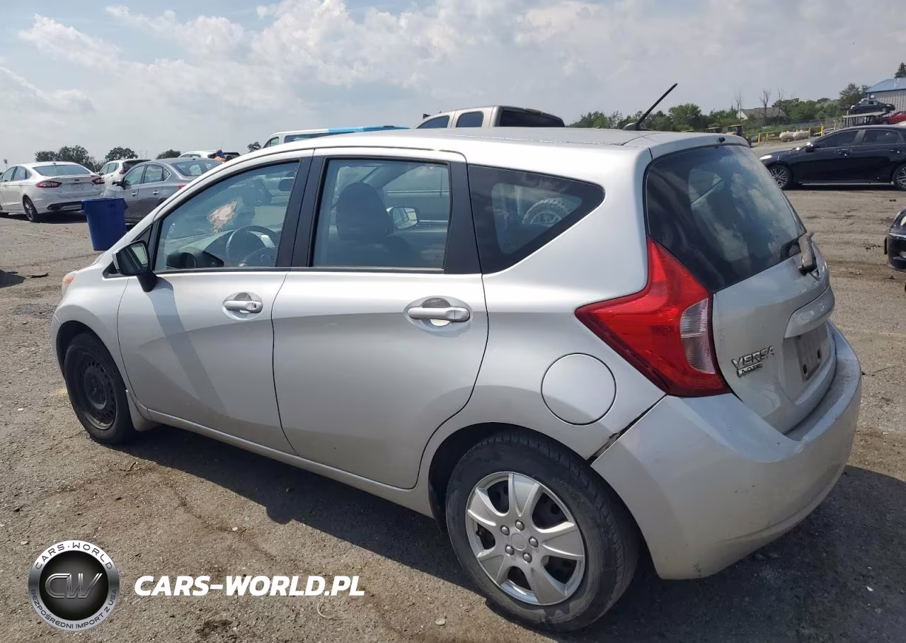 2015 Nissan Versa VIN:3N1CE2CP7FL372405 - 2