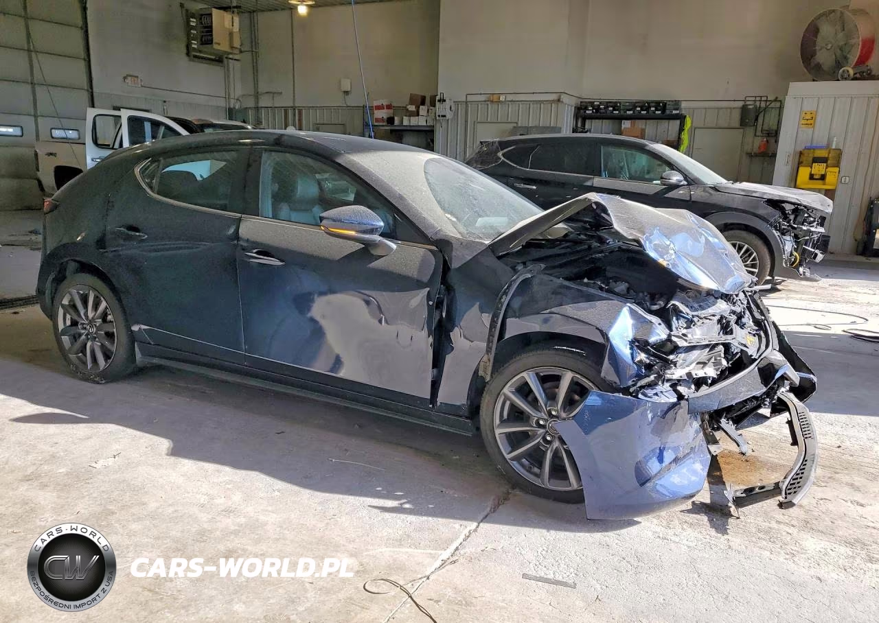 2020 Mazda 3 Preferred VIN:JM1BPAMM4L1169637 - 4