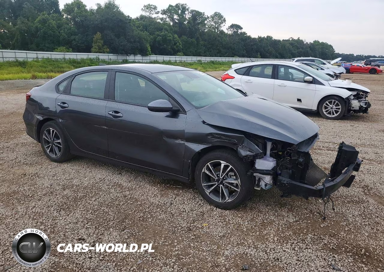 2024 Kia Forte Lxs VIN:3KPF24AD9RE744133 - 4