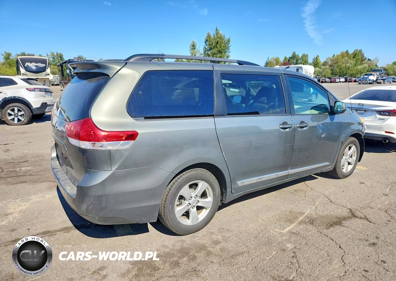 2013 Toyota Sienna Le VIN:5TDKK3DC4DS299214 - 3