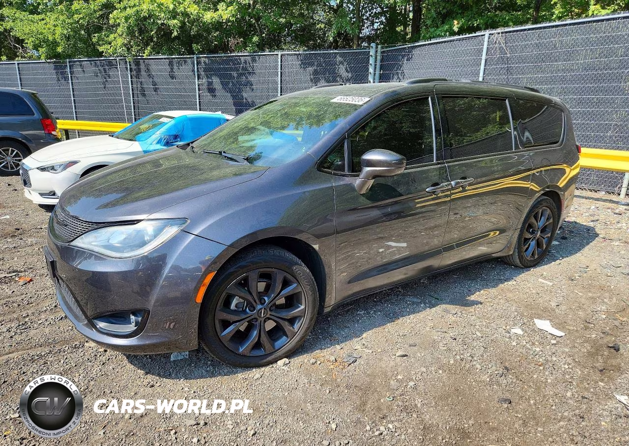 2019 Chrysler Pacifica Touring L VIN:2C4RC1BG1KR633324 - 1