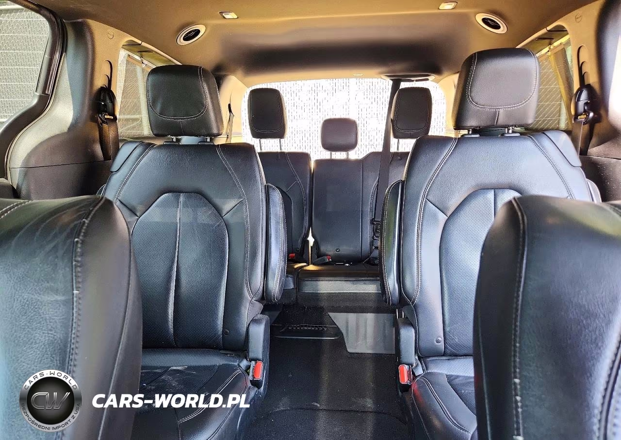 2019 Chrysler Pacifica Touring L VIN:2C4RC1BG1KR633324 - 10
