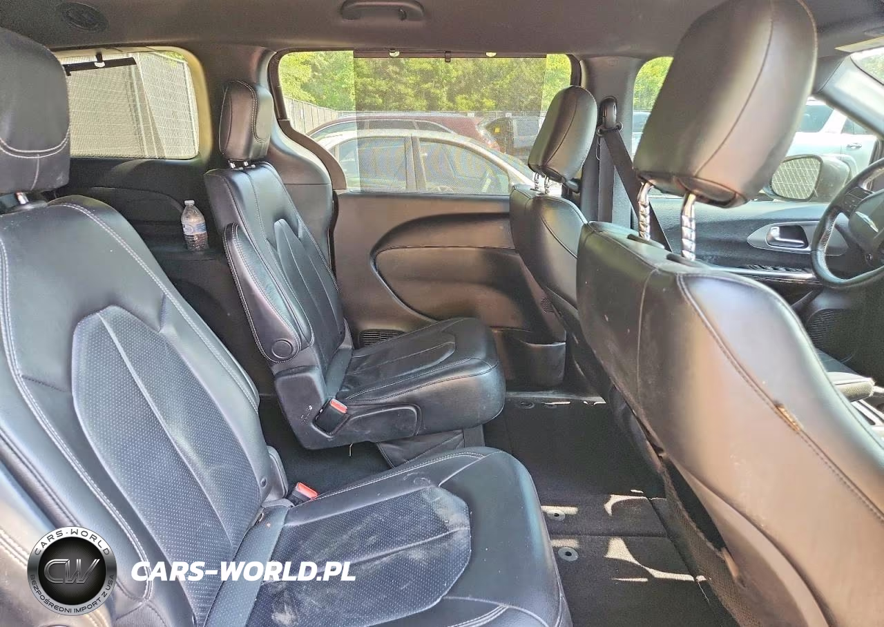 2019 Chrysler Pacifica Touring L VIN:2C4RC1BG1KR633324 - 11