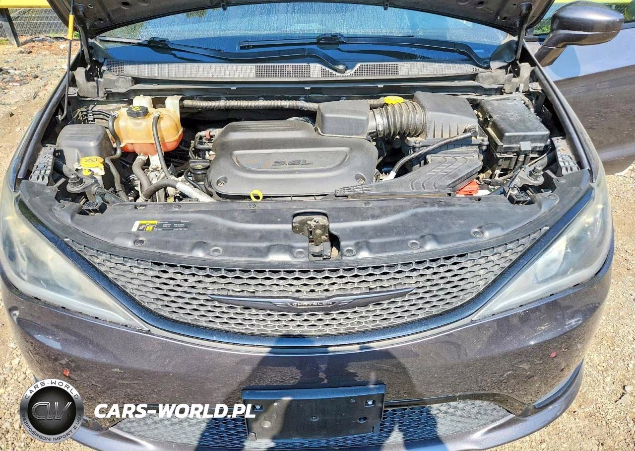2019 Chrysler Pacifica Touring L VIN:2C4RC1BG1KR633324 - 12