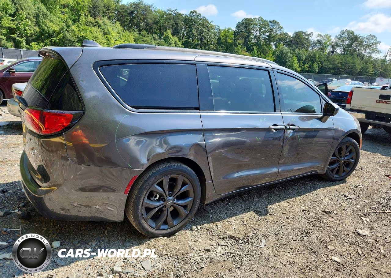 2019 Chrysler Pacifica Touring L VIN:2C4RC1BG1KR633324 - 3