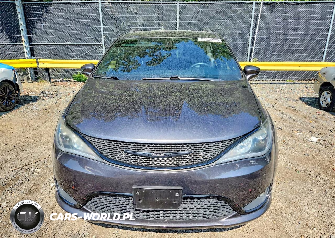 2019 Chrysler Pacifica Touring L VIN:2C4RC1BG1KR633324 - 5