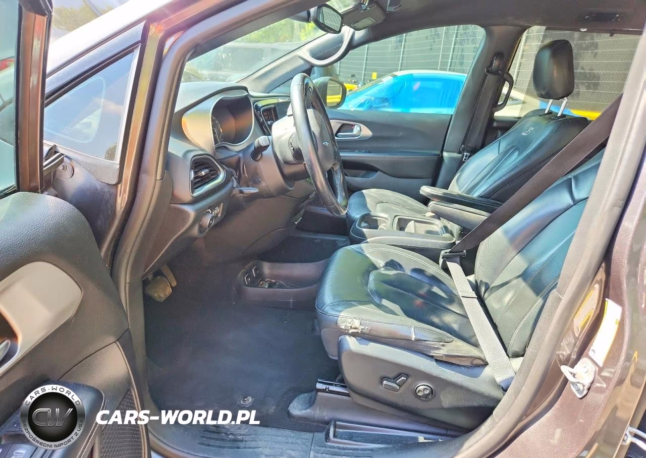 2019 Chrysler Pacifica Touring L VIN:2C4RC1BG1KR633324 - 7