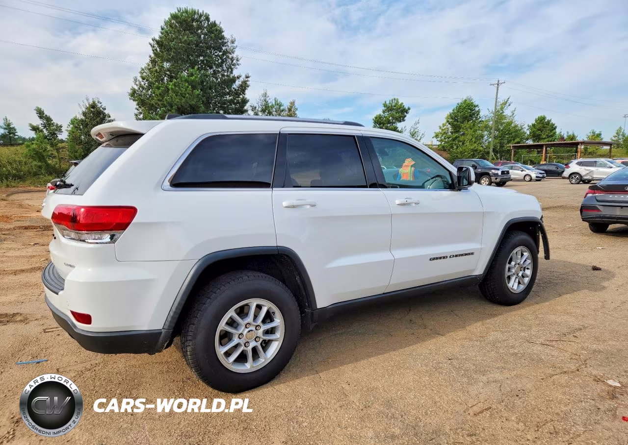 2019 Jeep Grand Cherokee Laredo VIN:1C4RJEAG3KC752211 - 3