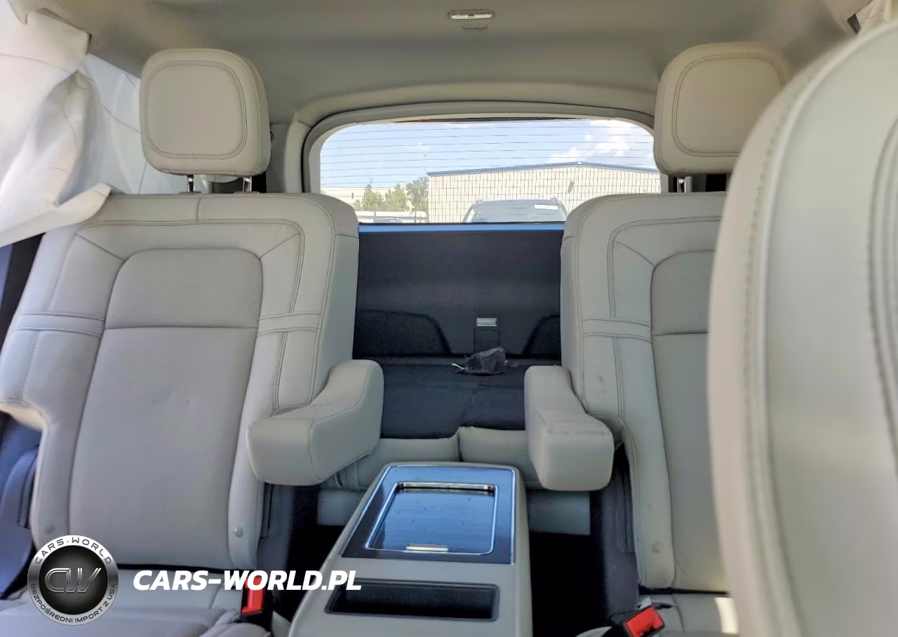2026 Lincoln Aviator Reserve VIN:5LM5J7XC1TGL05748 - 10