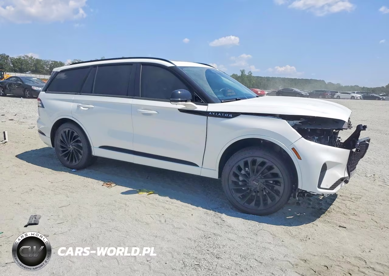 2026 Lincoln Aviator Reserve VIN:5LM5J7XC1TGL05748 - 4