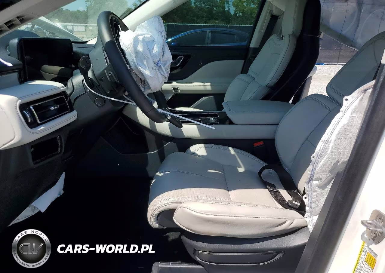 2026 Lincoln Aviator Reserve VIN:5LM5J7XC1TGL05748 - 7