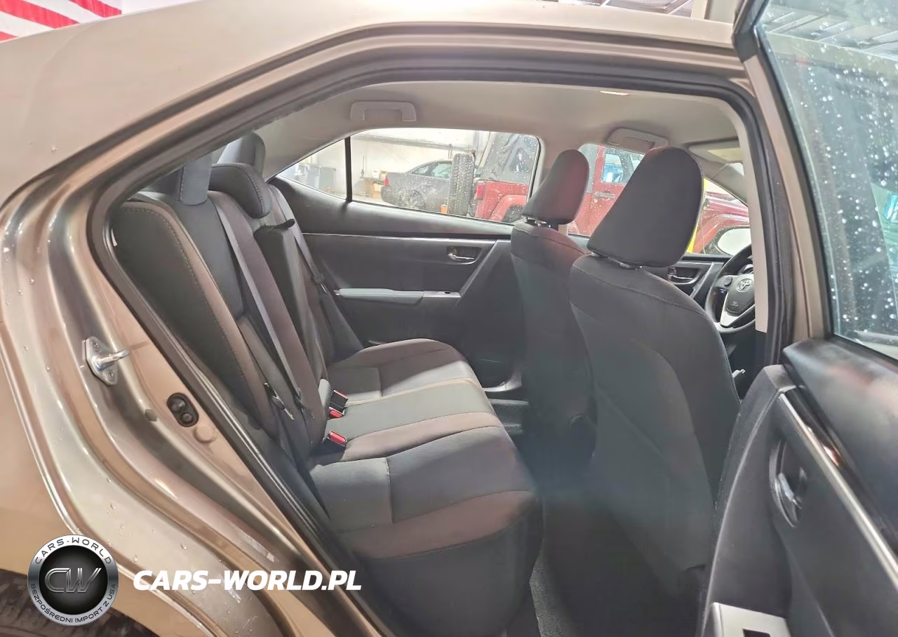 2018 Toyota Corolla Le VIN:5YFBURHE7JP770303 - 10