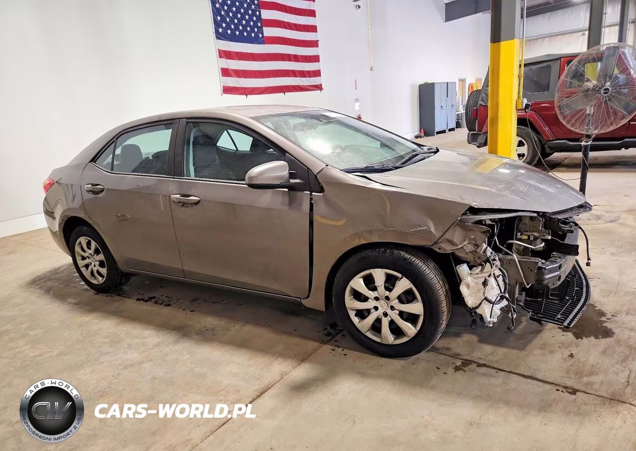 2018 Toyota Corolla Le VIN:5YFBURHE7JP770303 - 4