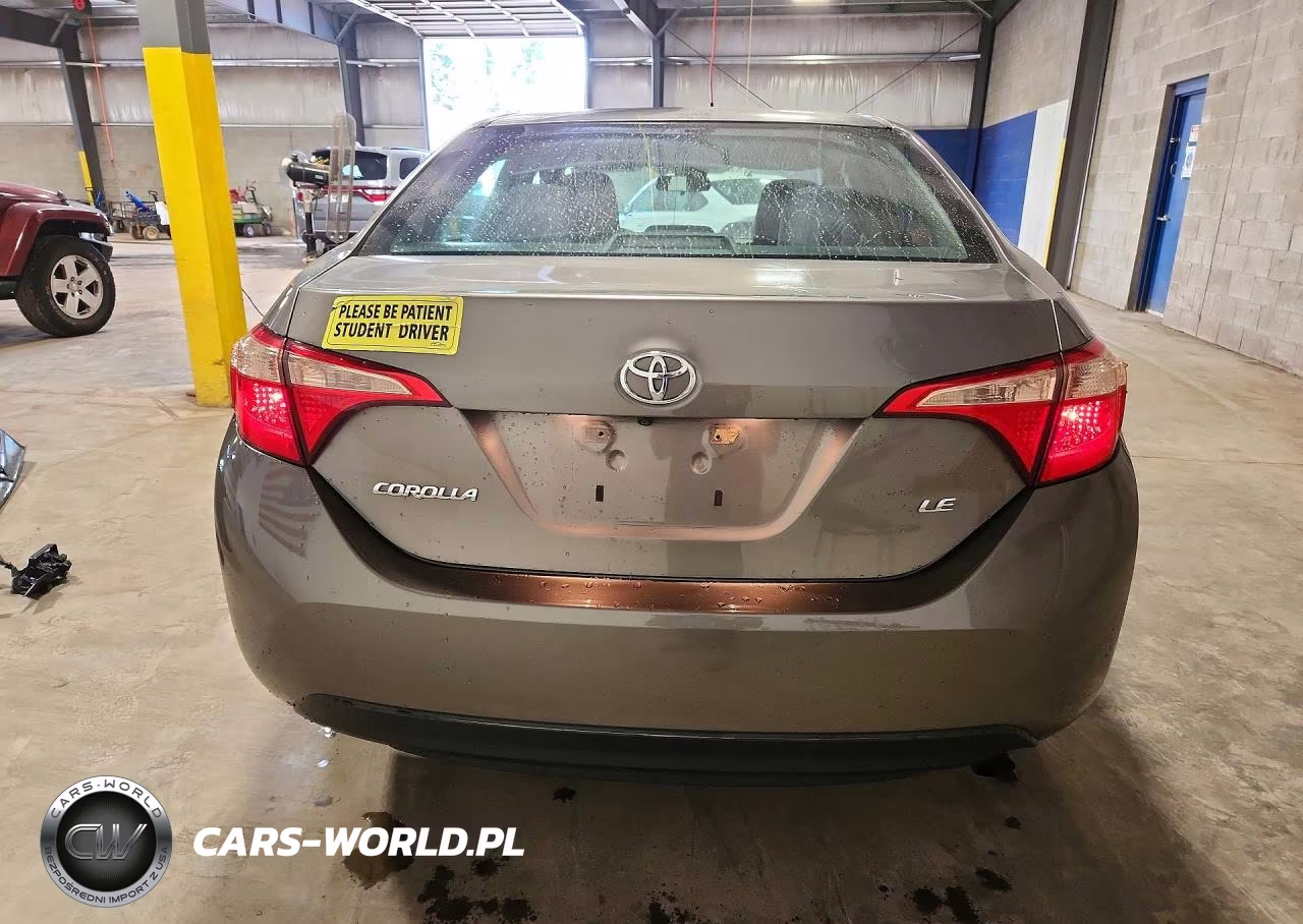 2018 Toyota Corolla Le VIN:5YFBURHE7JP770303 - 6