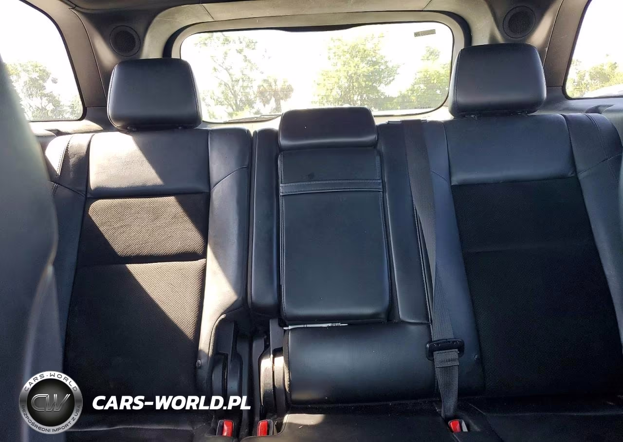 2018 Jeep Grand Cherokee Laredo VIN:1C4RJEAG9JC183752 - 10