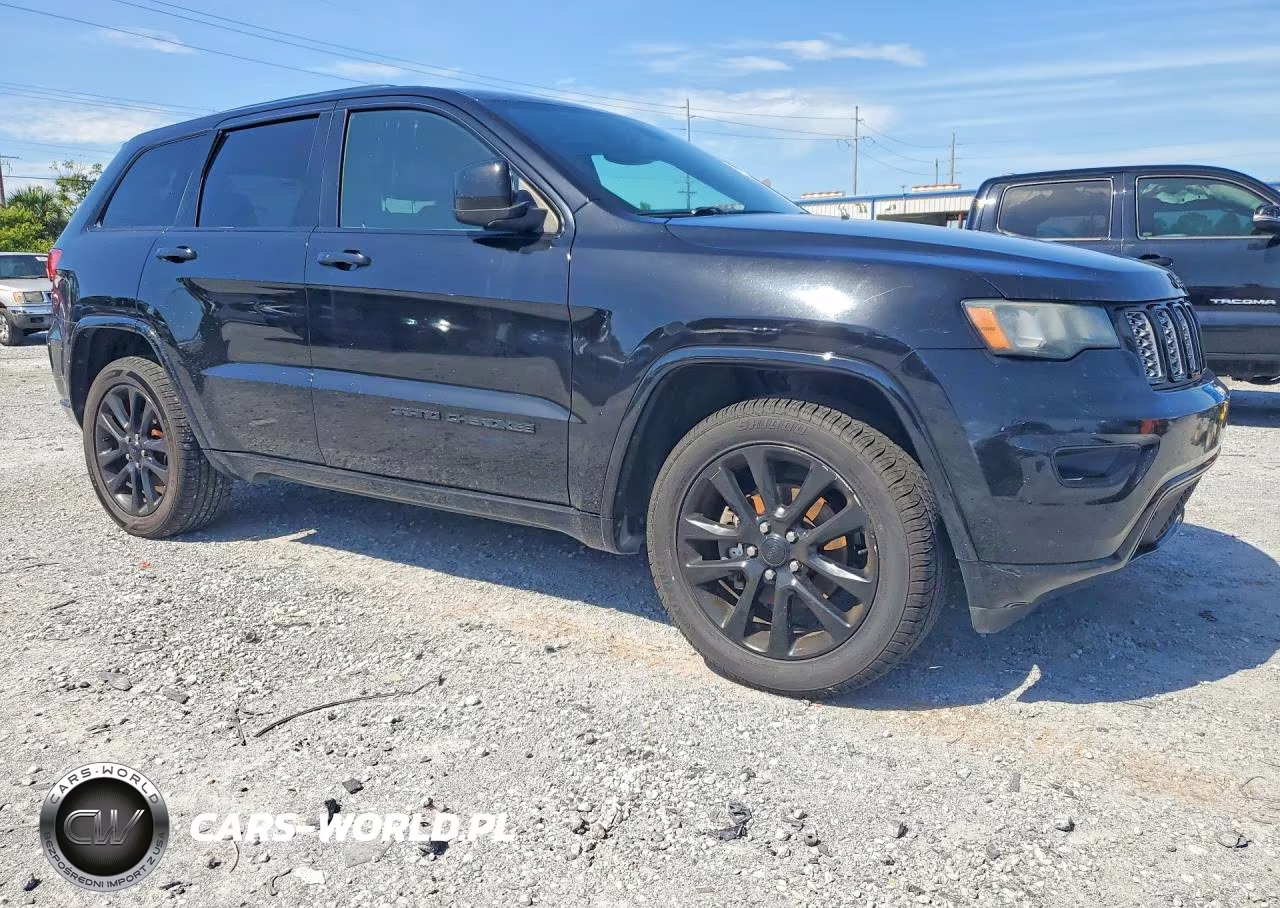 2018 Jeep Grand Cherokee Laredo VIN:1C4RJEAG9JC183752 - 4