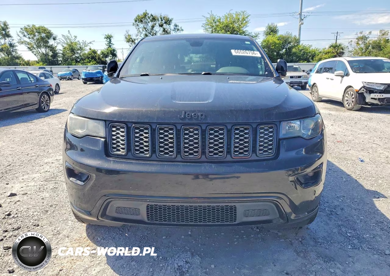 2018 Jeep Grand Cherokee Laredo VIN:1C4RJEAG9JC183752 - 5