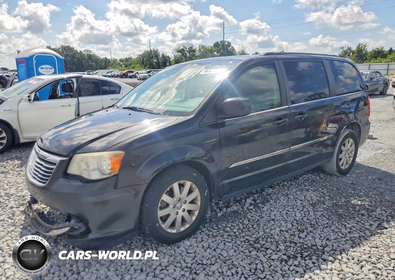 2013 Chrysler Town & Country Touring – zdjęcie 1 z 13