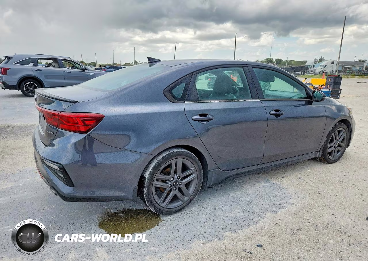 2021 Kia Forte Gt Line VIN:3KPF34AD5ME269490 - 3