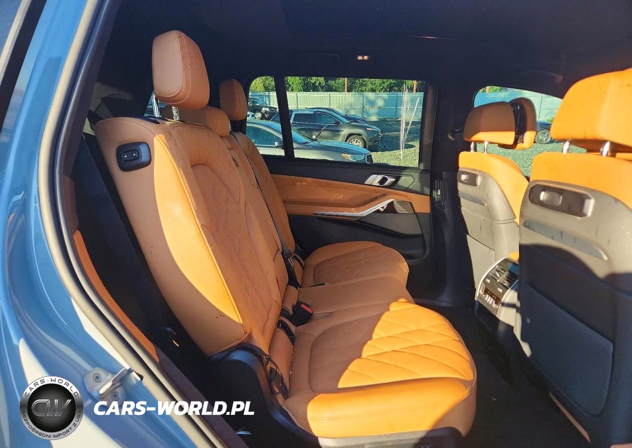 2025 BMW X7 xDrive40I VIN:5UX23EM06S9X92529 - 11