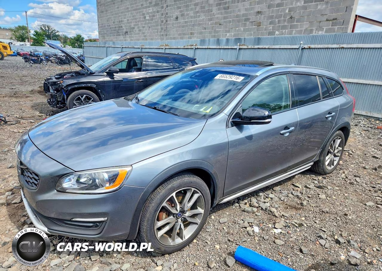 2018 Volvo V60 Cross Country Premier
