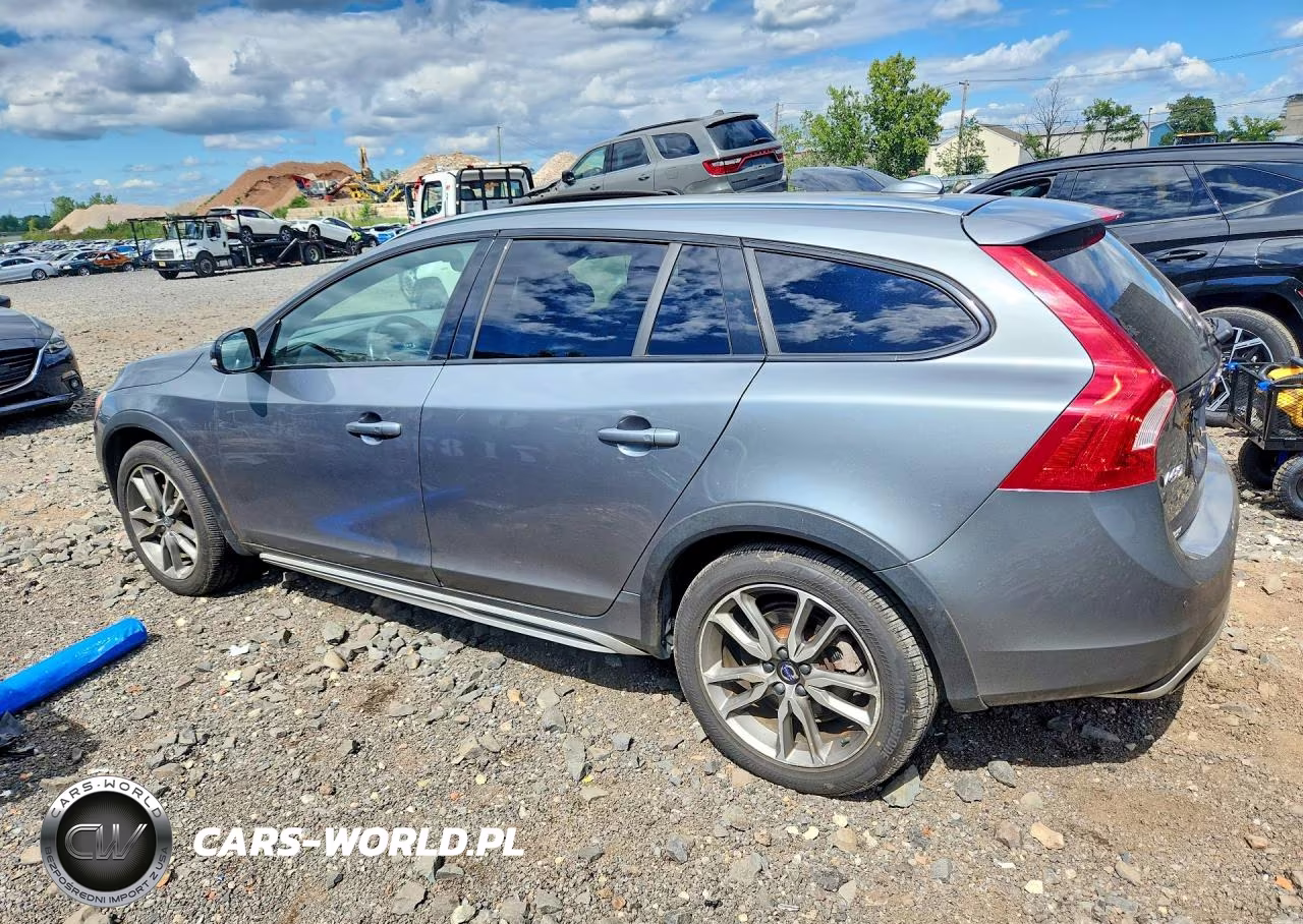 2018 Volvo V60 Cross Country Premier VIN:YV440MWK1J2055335 - 2