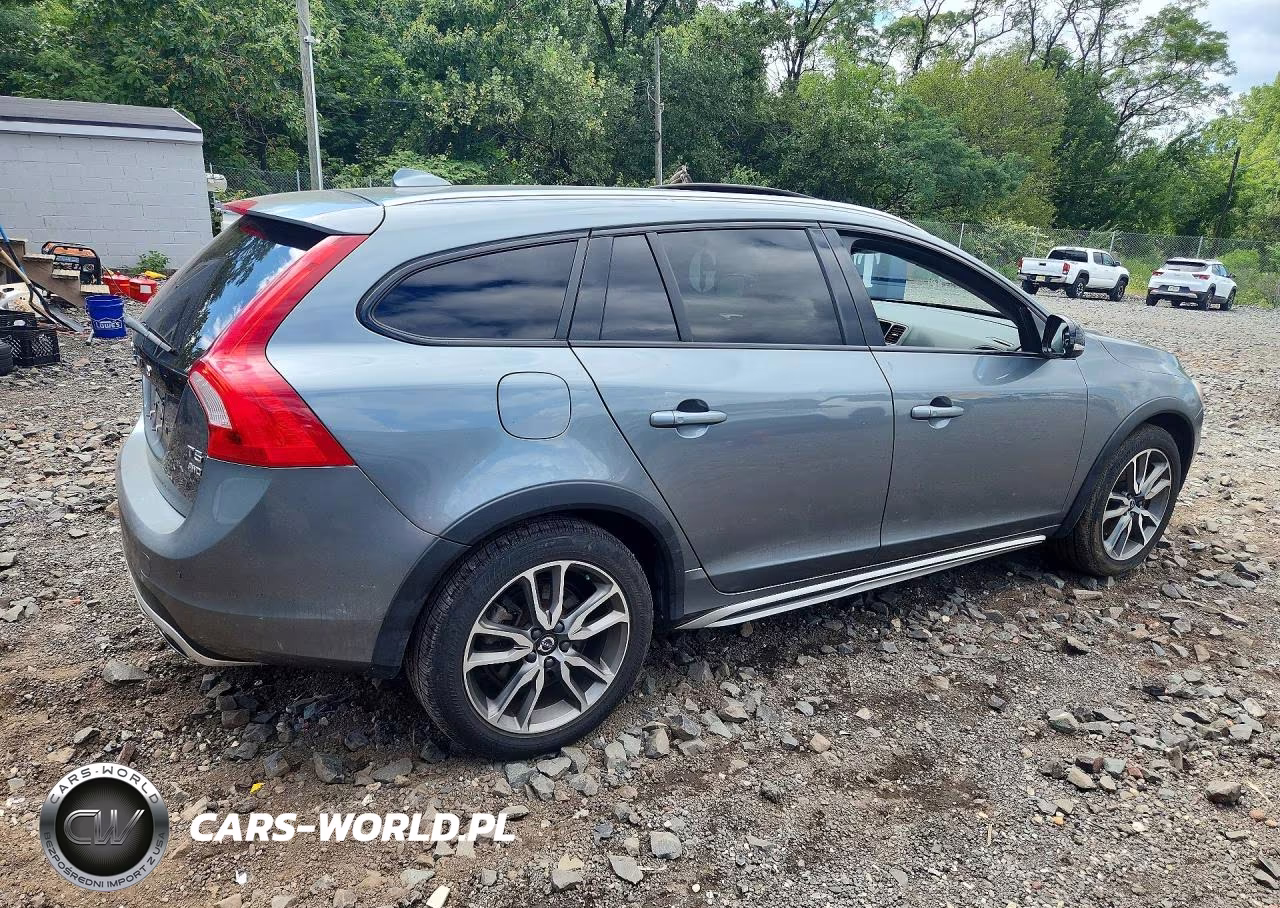 2018 Volvo V60 Cross Country Premier VIN:YV440MWK1J2055335 - 3