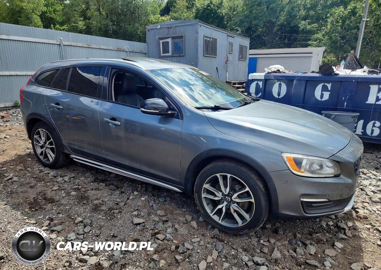 2018 Volvo V60 Cross Country Premier VIN:YV440MWK1J2055335 - 4