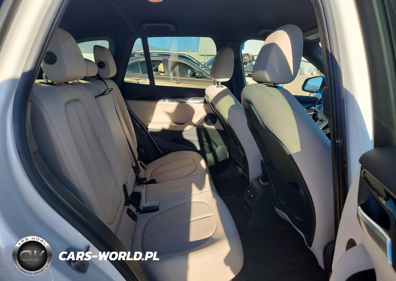 2018 BMW X1 xDrive28I VIN:WBXHT3C39J5L33886 - 10