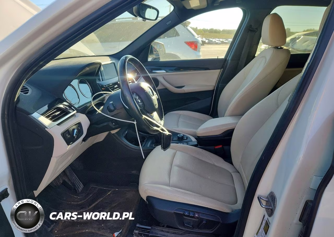 2018 BMW X1 xDrive28I VIN:WBXHT3C39J5L33886 - 7