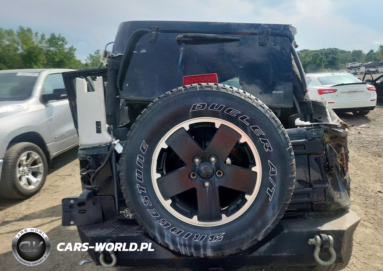 2013 Jeep Wrangler Unlimited Sahara VIN:1C4BJWEG6DL547924 - 6