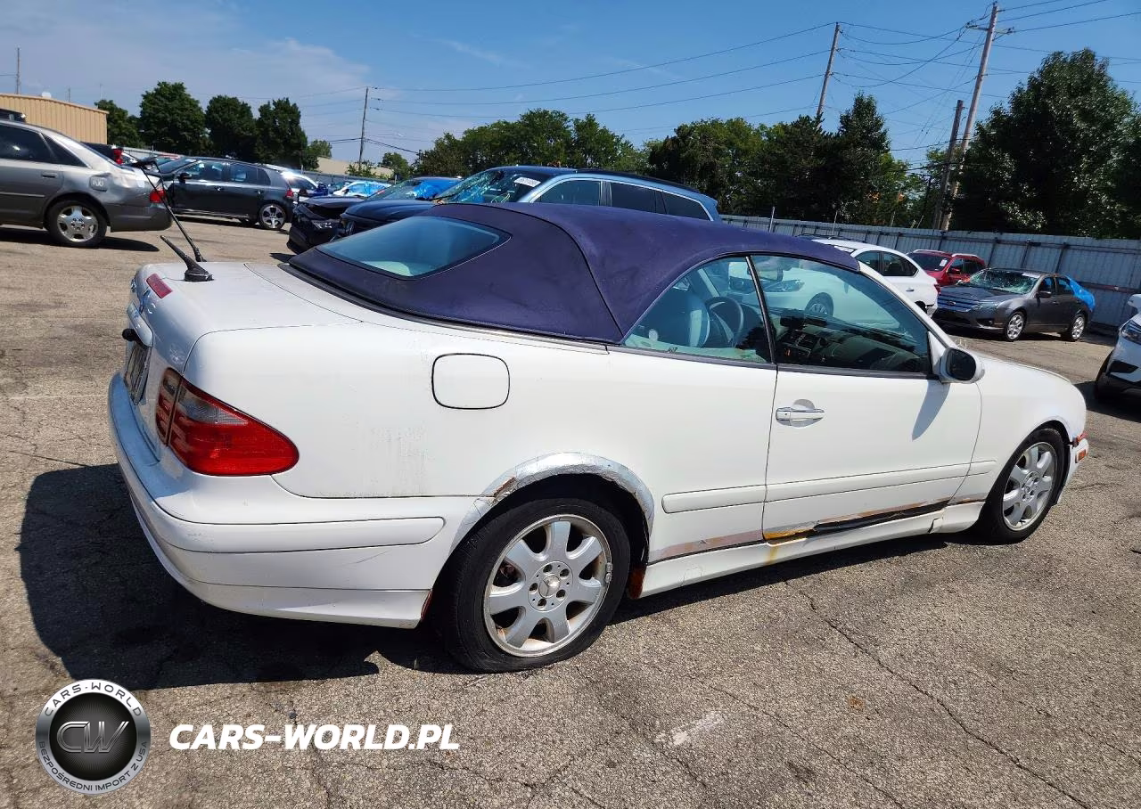 2010 Mercedes-Benz Clk 320 VIN:WDBLK65G23T141332 - 3