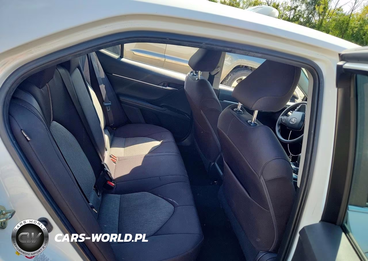 2018 Toyota Camry Le VIN:4T1B11HK4JU609227 - 10