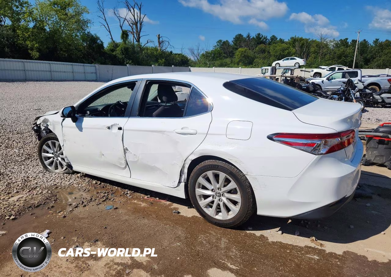 2018 Toyota Camry Le VIN:4T1B11HK4JU609227 - 2