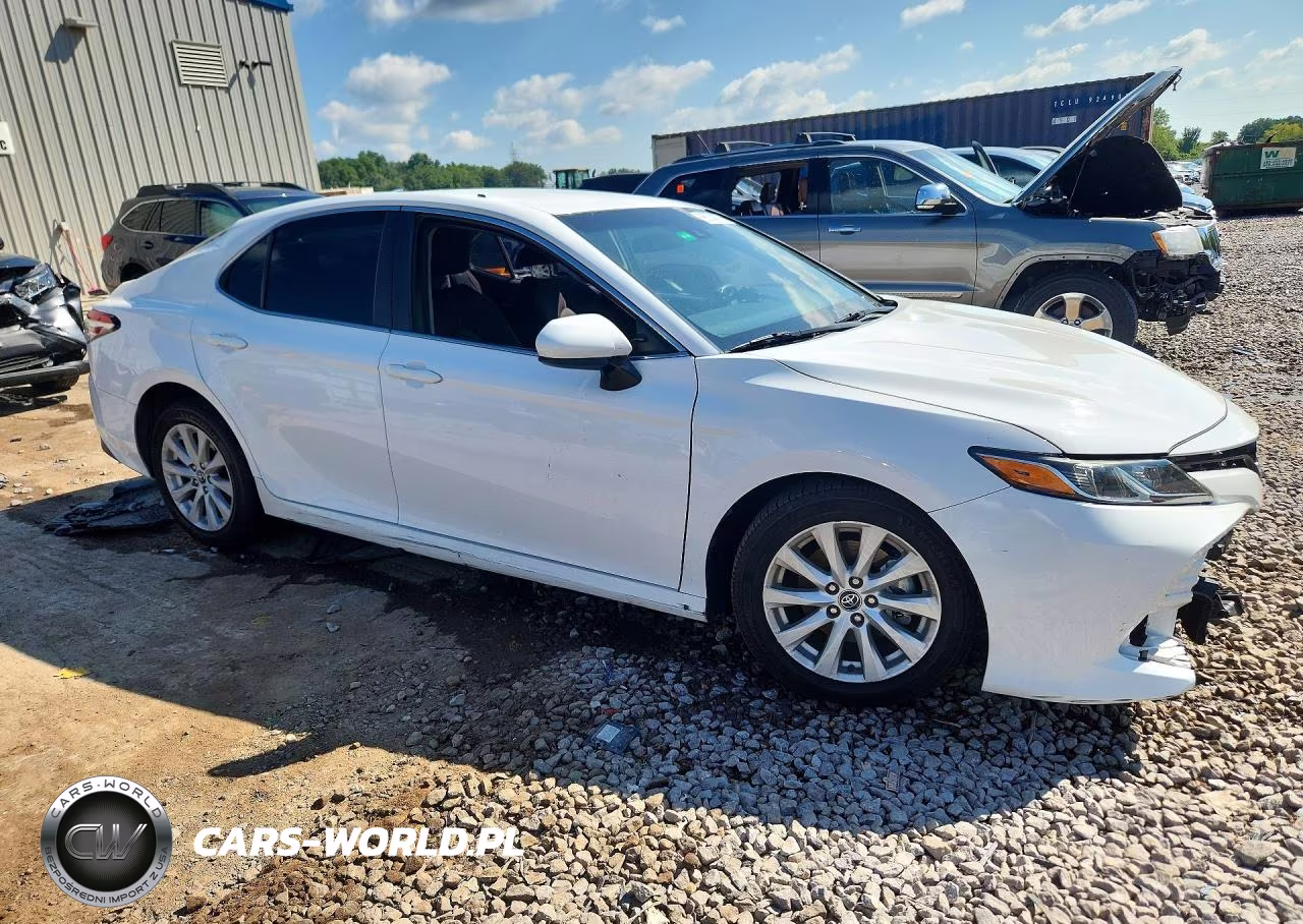 2018 Toyota Camry Le VIN:4T1B11HK4JU609227 - 4