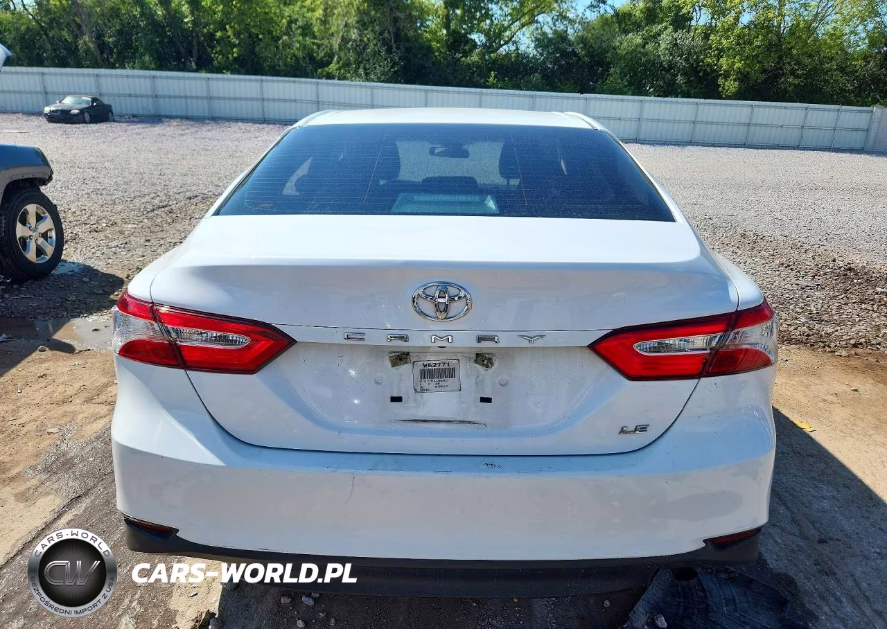 2018 Toyota Camry Le VIN:4T1B11HK4JU609227 - 6