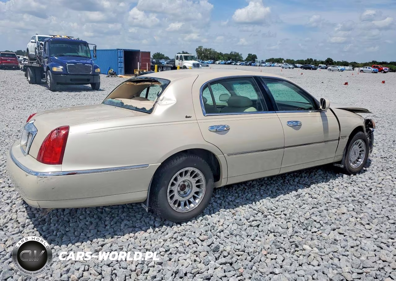 1999 Lincoln Town Car Cartier VIN:1LNHM83W7XY606831 - 3