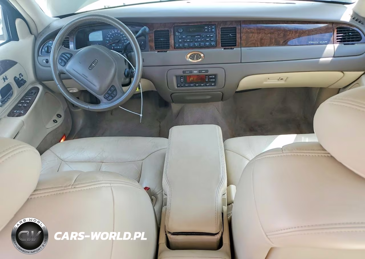 1999 Lincoln Town Car Cartier VIN:1LNHM83W7XY606831 - 8