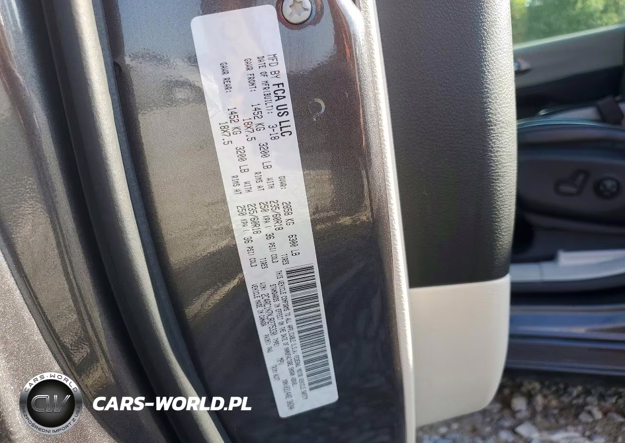 2018 Chrysler Pacifica Hybrid Limited VIN:2C4RC1N7XJR275330 - 13