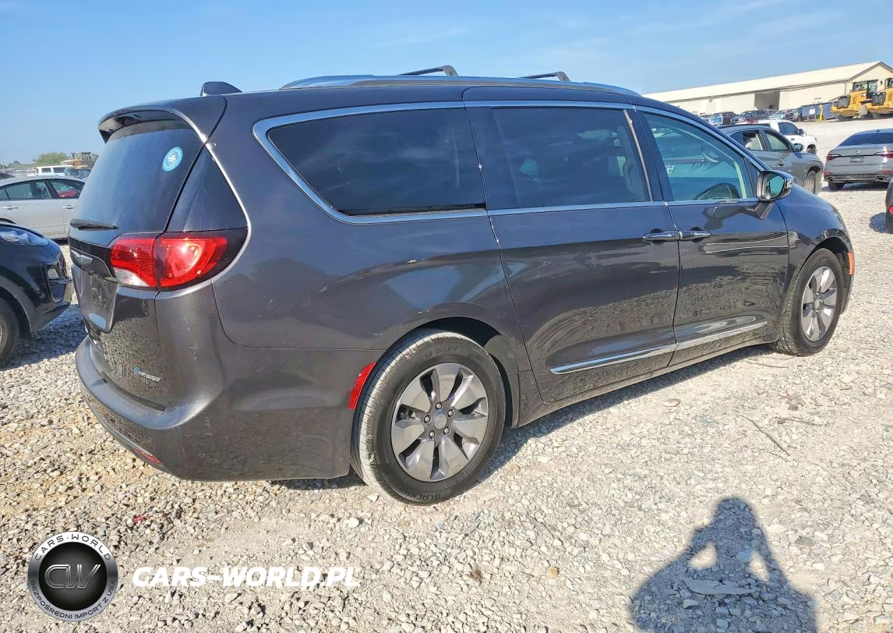 2018 Chrysler Pacifica Hybrid Limited VIN:2C4RC1N7XJR275330 - 3