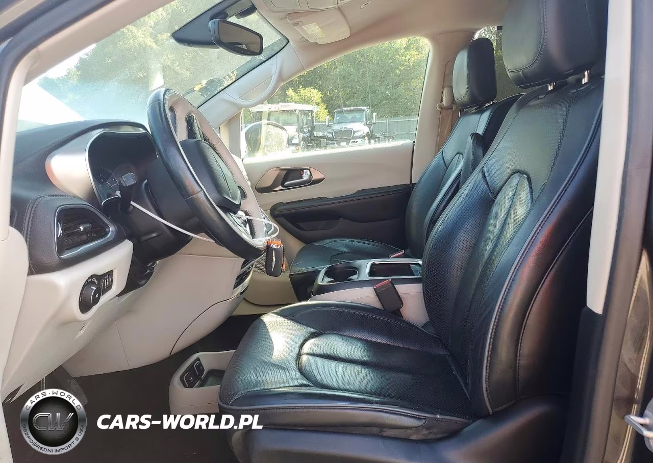 2018 Chrysler Pacifica Hybrid Limited VIN:2C4RC1N7XJR275330 - 7