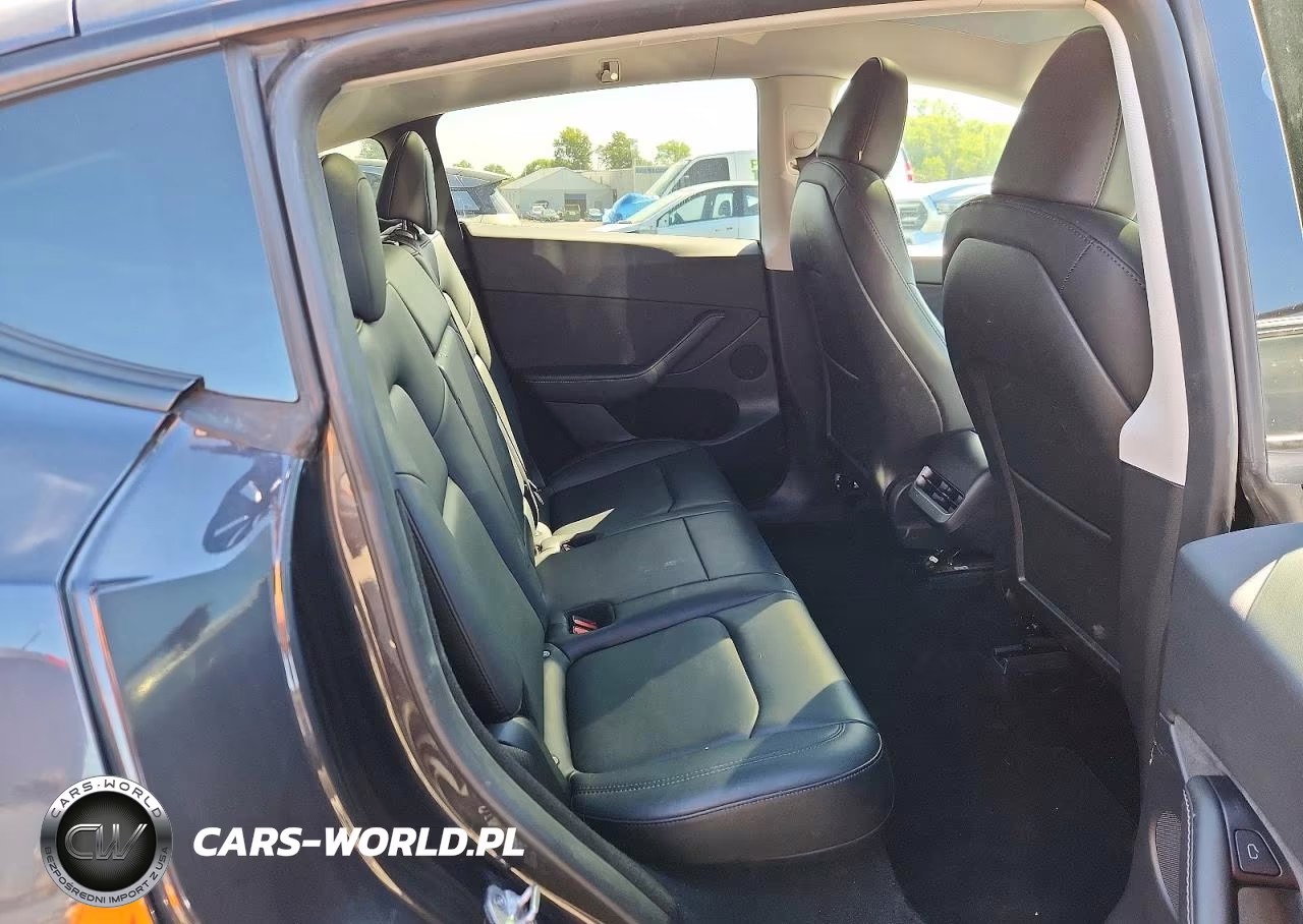 2024 Tesla Model Y VIN:7SAYGDEE0RF988358 - 10