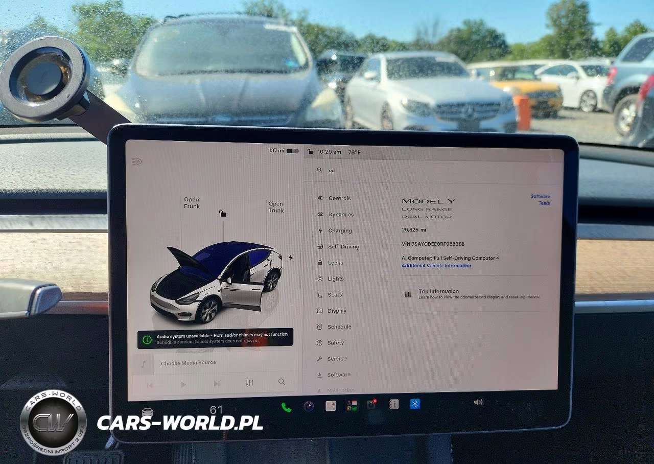 2024 Tesla Model Y VIN:7SAYGDEE0RF988358 - 9