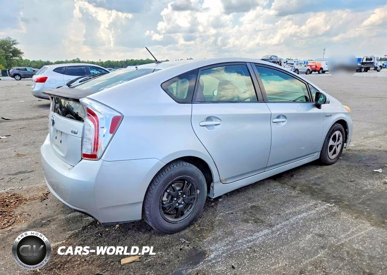2013 Toyota Prius Two VIN:JTDKN3DUXD5566104 - 3