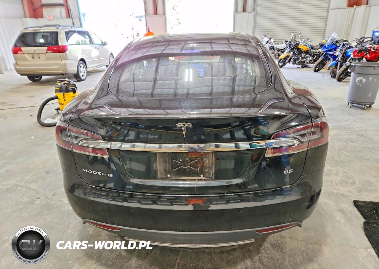2014 Tesla Model S VIN:5YJSA1H18EFP49436 - 6