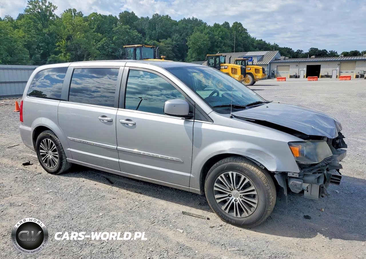 2014 Chrysler Town & Country S VIN:2C4RC1HG1ER303680 - 4