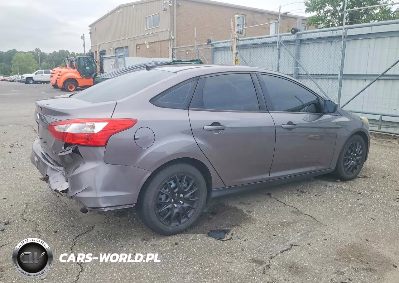 2012 Ford Focus Se VIN:1FAHP3F22CL414429 - 3
