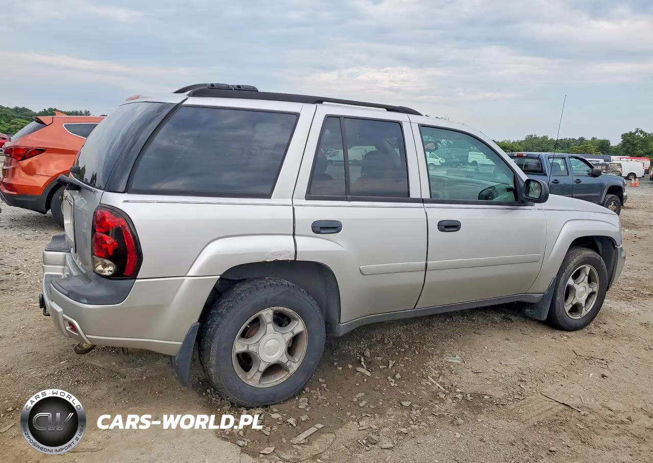 2008 Chevrolet Trailblazer Ls VIN:1GNDT13S282102242 - 3